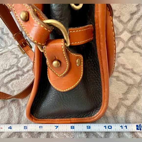 🧡 Vintage Dooney & Bourke Navy & Tan Pebbled Leather Satchel 🧡 - Picture 5 of 12